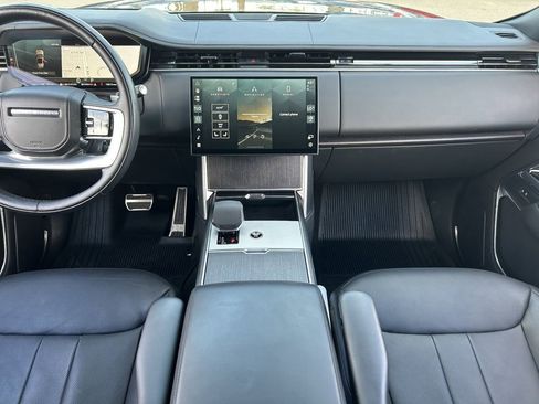 Used 2025 Land Rover Range Rover SE image 17