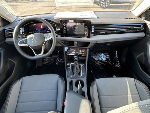 New 2026 Volkswagen Jetta SE FWD image 9