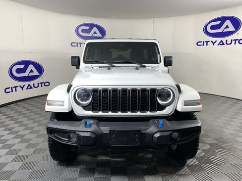 Used 2024 Jeep Wrangler Unlimited w/ Convenience Group AWD/4WD image 9