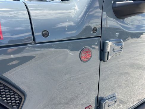 Used 2024 Jeep Wrangler Unlimited Rubicon image 19