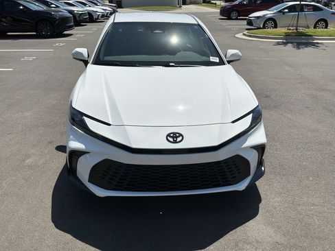 Used 2026 Toyota Camry SE FWD image 3