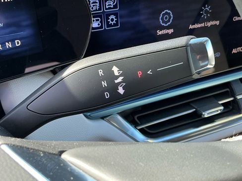 Used 2025 Chevrolet Equinox EV LT image 32