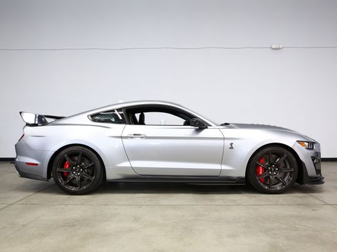 Used 2021 Ford Mustang Shelby GT500 w/ Carbon Fiber Track Pack RWD image 35
