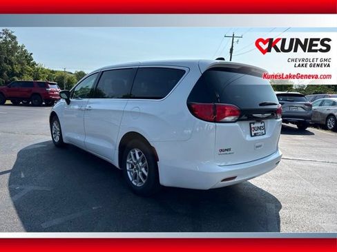Used 2023 Chrysler Voyager LX FWD image 8