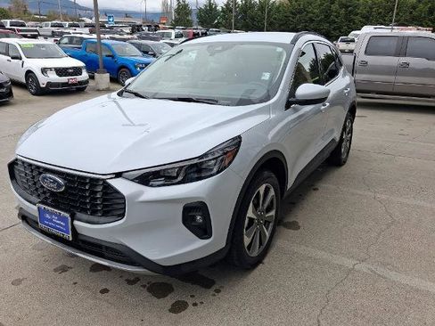 Certified 2025 Ford Escape Platinum image 3