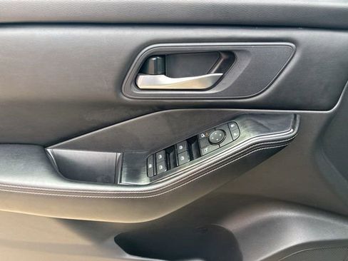 Used 2025 Nissan Rogue SV image 20