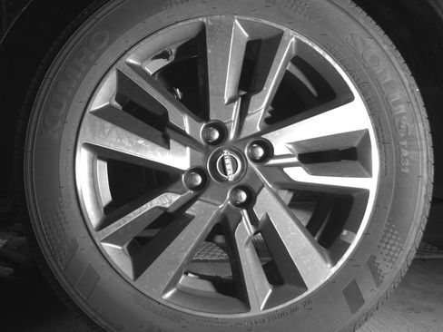 Used 2025 Nissan Versa SV image 14