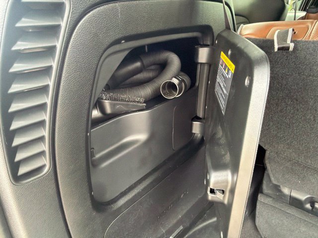 Used 2017 Chrysler Pacifica Limited FWD image 12