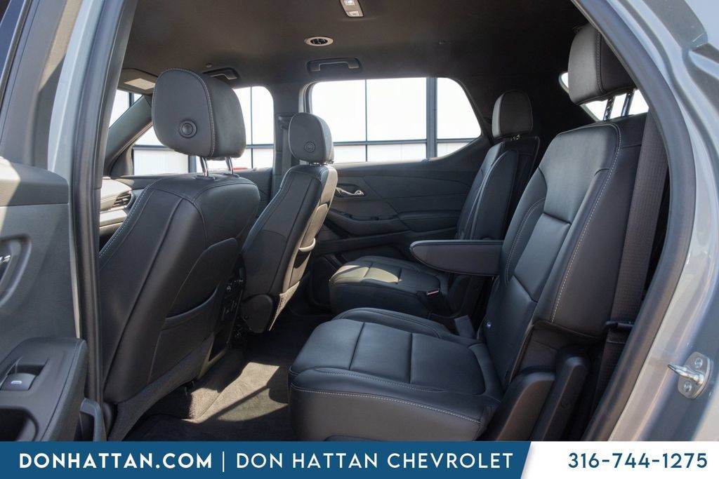 Used 2023 Chevrolet Traverse LT w/ LT Premium Package AWD/4WD image 16