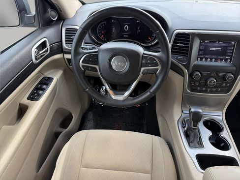 Used 2019 Jeep Grand Cherokee Laredo RWD image 13