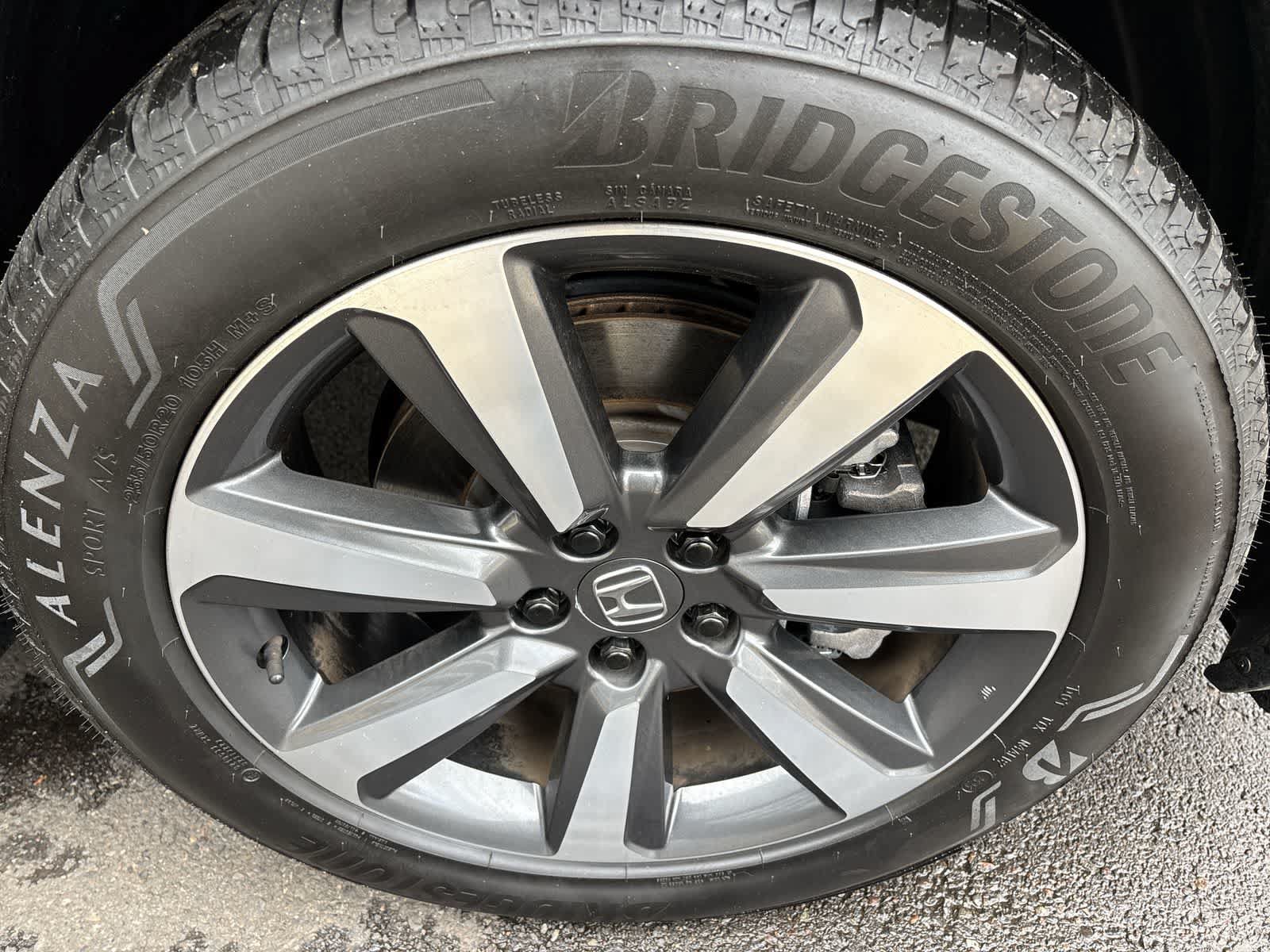 Used 2025 Honda Pilot Touring image 4