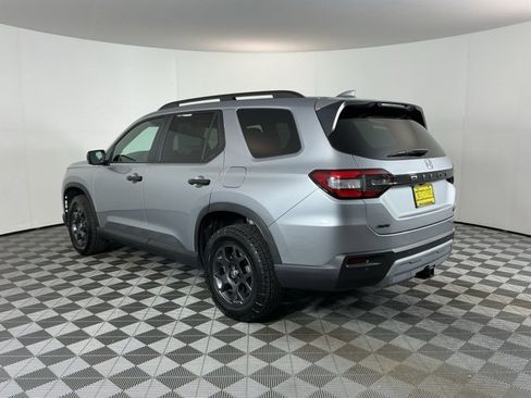 Used 2025 Honda Pilot TrailSport image 7