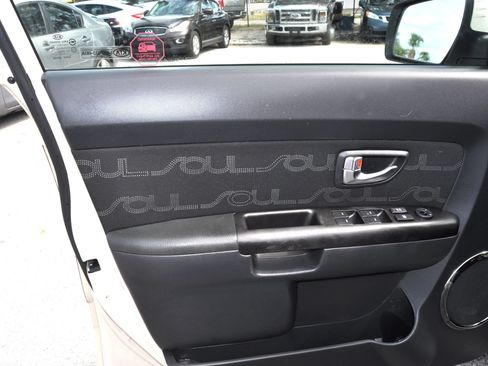 Used 2013 Kia Soul + FWD image 20