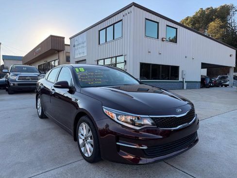 Used 2018 Kia Optima LX w/ 17" Alloy Wheels Package image 1