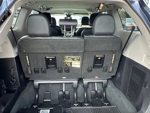 Used 2020 Toyota Sienna SE FWD image 10