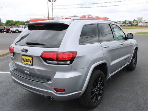 Used 2020 Jeep Grand Cherokee Altitude AWD/4WD image 8