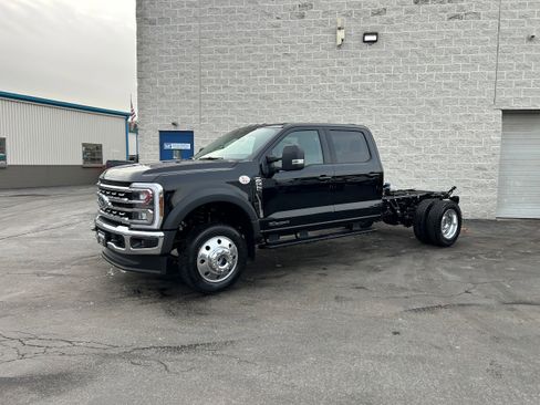 New 2026 Ford F550 4x4 Crew Cab image 4