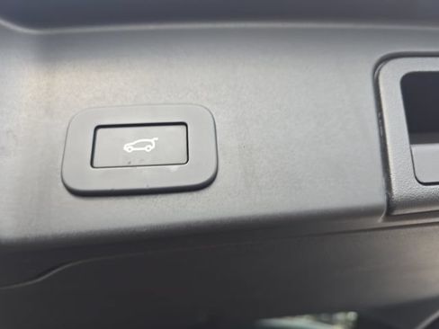 Certified 2025 Land Rover Range Rover Evoque Dynamic SE AWD/4WD image 16