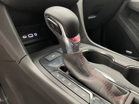 Used 2022 Chevrolet Equinox RS w/ RS Leather Package image 10