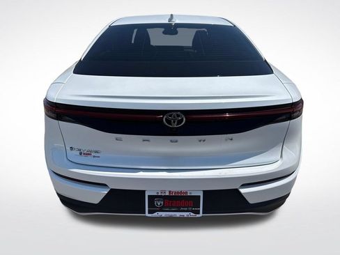 Used 2024 Toyota Crown AWD/4WD image 4
