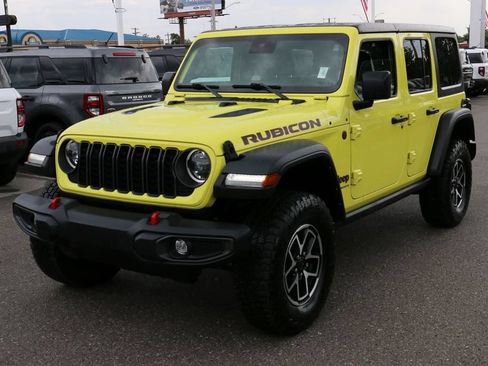 Used 2024 Jeep Wrangler Unlimited Rubicon AWD/4WD image 2