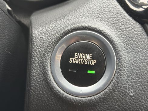 Used 2019 Buick Envision Essence AWD/4WD image 20