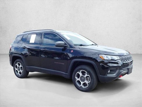 Used 2022 Jeep Compass Trailhawk w/ Trailhawk Convenience Group AWD/4WD image 6