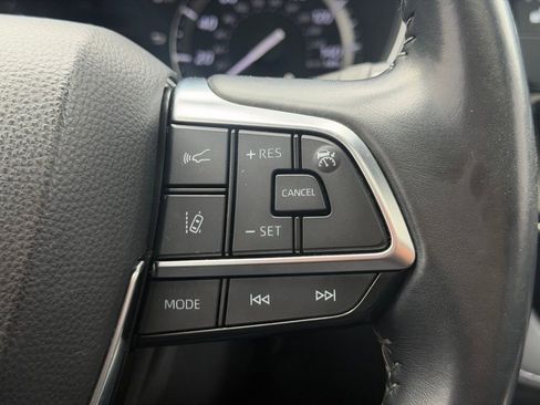 Used 2021 Toyota Highlander XLE image 36