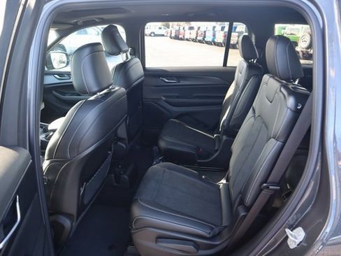 New 2025 Jeep Grand Cherokee L Altitude image 16