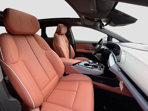 New 2026 Cadillac Optiq Luxury 2 RWD image 30