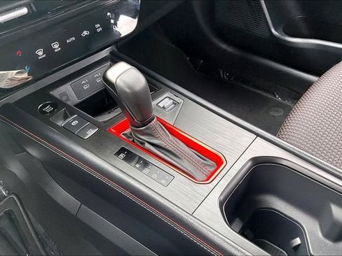 Certified 2025 Nissan Kicks SR FWD image 17