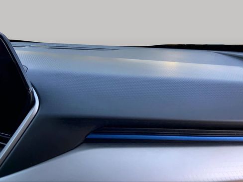 Used 2025 Chevrolet Trax LS FWD image 19