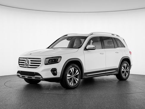 Used 2025 Mercedes-Benz GLB 250 4MATIC image 1
