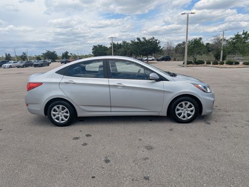 Used 2013 Hyundai Accent GLS FWD image 4