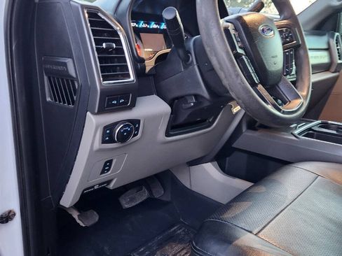 Used 2018 Ford F250 XLT w/ XLT Premium Package AWD/4WD image 11