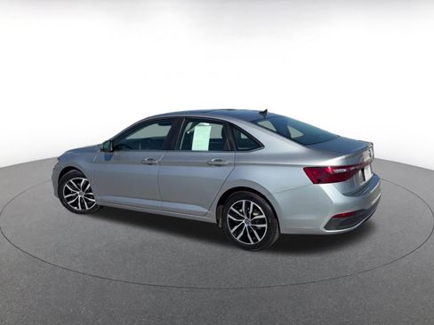 Used 2025 Volkswagen Jetta SE image 10