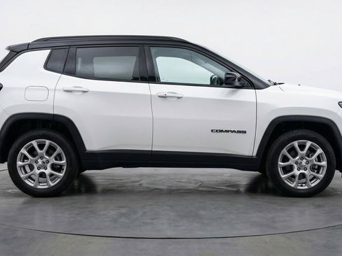Used 2025 Jeep Compass Limited AWD/4WD image 11