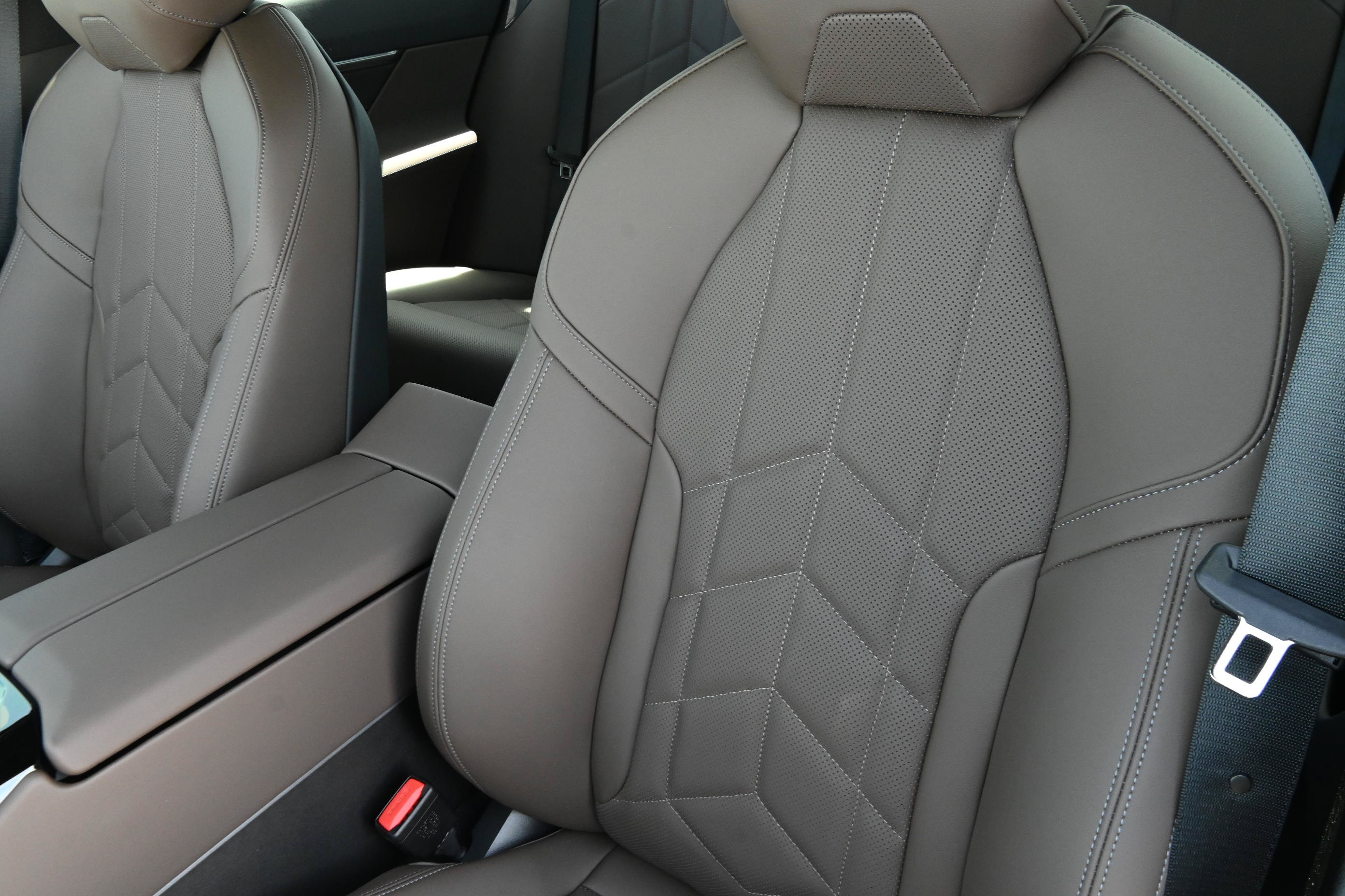 Used 2026 BMW 530i w/ Premium Package RWD image 9