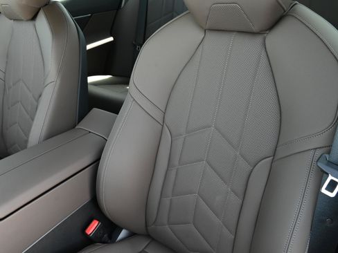 Used 2026 BMW 530i w/ Premium Package RWD image 9