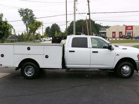 Used 2024 RAM 3500 Tradesman w/ Chrome Appearance Group AWD/4WD image 6
