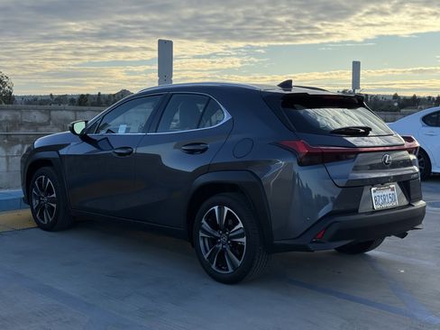 Certified 2022 Lexus UX 200 image 9