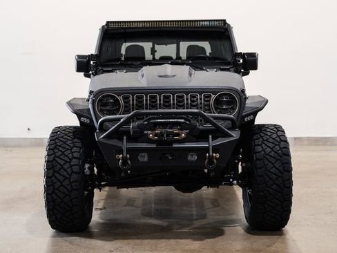 Used 2025 Jeep Gladiator Sport AWD/4WD image 2
