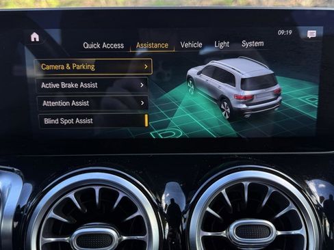 Used 2020 Mercedes-Benz GLB 250 4MATIC image 56