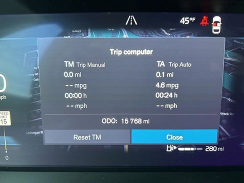 Certified 2025 Volvo XC40 B5 Plus image 21