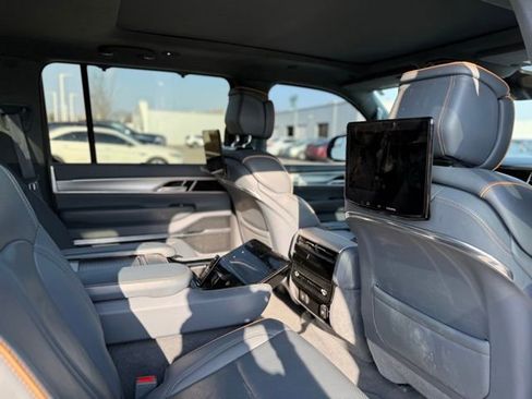 Used 2023 Jeep Grand Wagoneer L Series II w/ Convenience Group III image 7