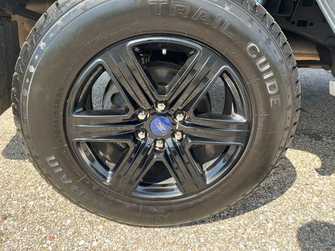 Used 2018 Ford F150 XLT w/ Equipment Group 302A Luxury AWD/4WD image 12