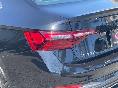 Used 2023 Volkswagen Jetta SE w/ Panoramic Sunroof Package FWD image 11