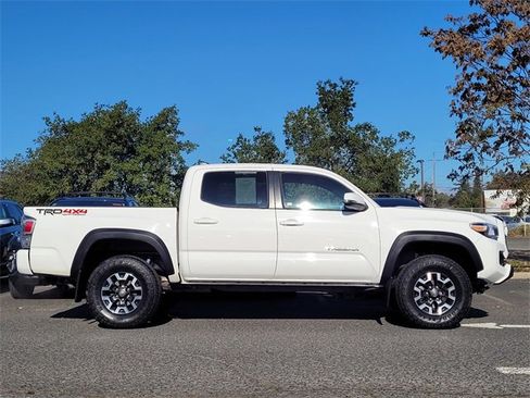 Certified 2022 Toyota Tacoma TRD Off-Road image 5
