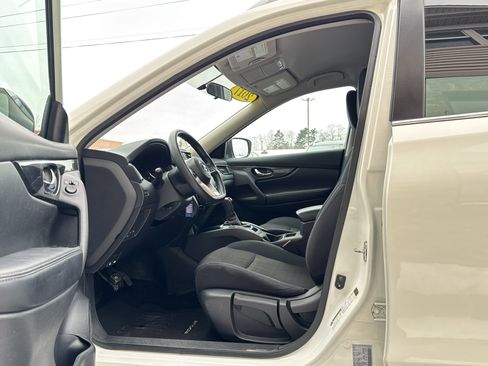 Used 2017 Nissan Rogue S w/ S Appearance Package image 9