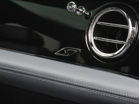 Used 2022 Bentley Bentayga image 48